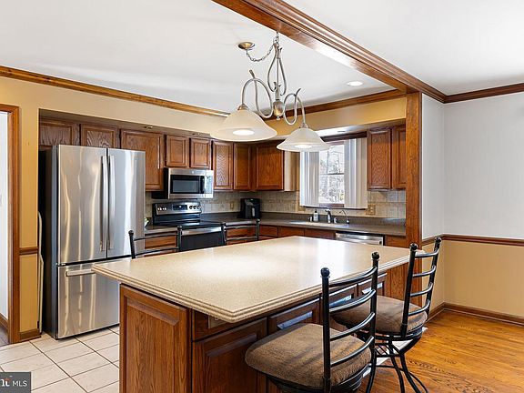 3rd image of 622 Clifton Dr