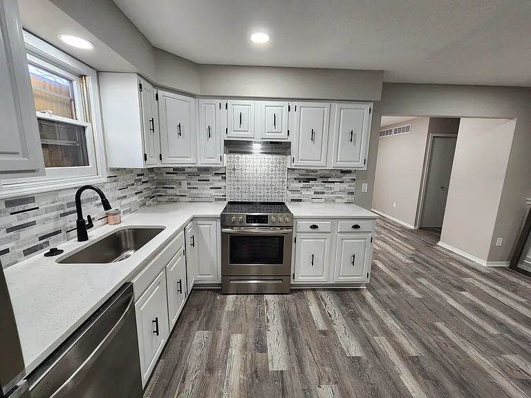 3224 S Walnut St — Photo 2