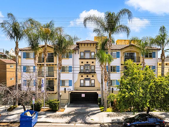 3rd image of 15736 Vanowen St #101