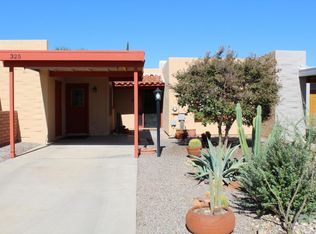 325 N Calle De Las Profetas, Green Valley, AZ 85614