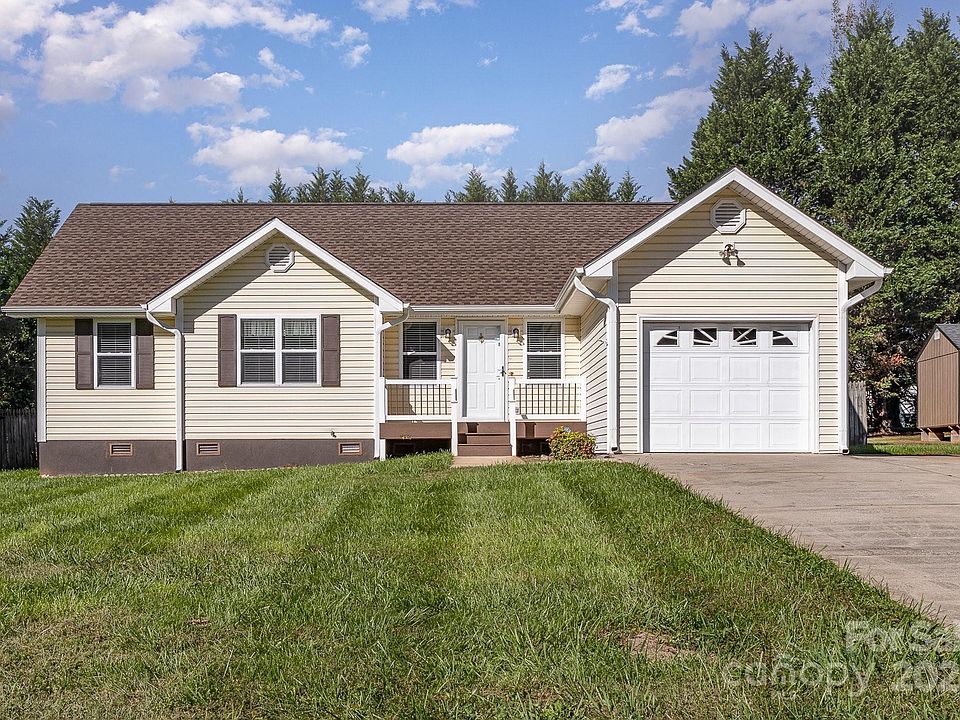 1st image of 134 Hampton Glen Dr