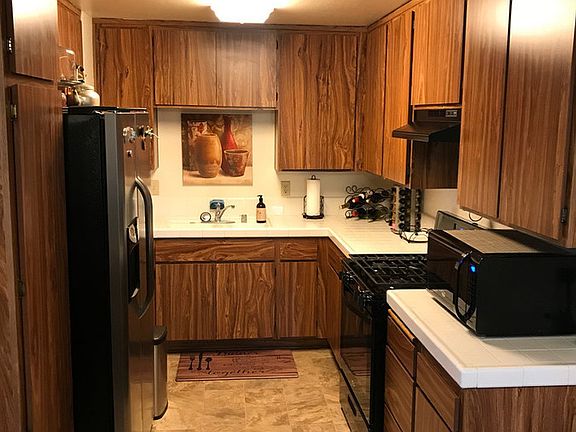 2nd image of 574 Eakins Ln