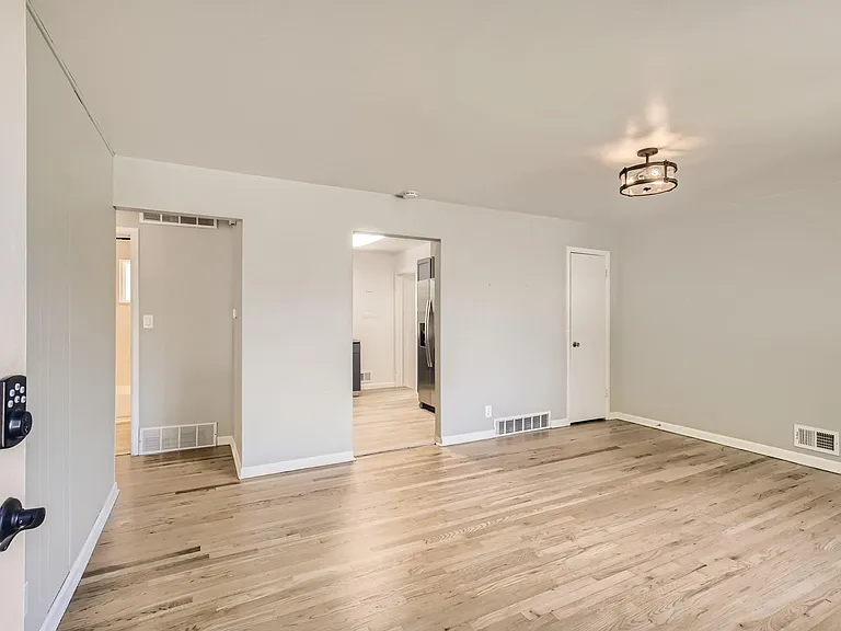 11303 Corona Dr — Photo 7