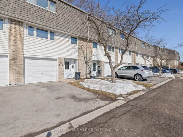 1270 Gainsborough Dr #9, Oakville, ON L6H 2L2