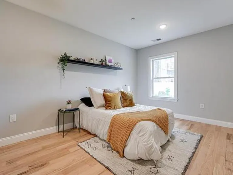 25 Saint Pauls Ave #1A — Photo 15