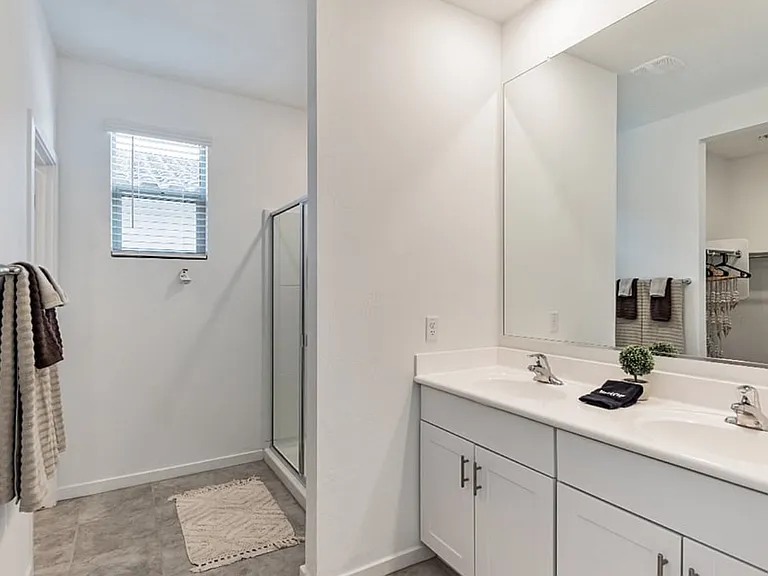 S 223rd Ln — Photo 10
