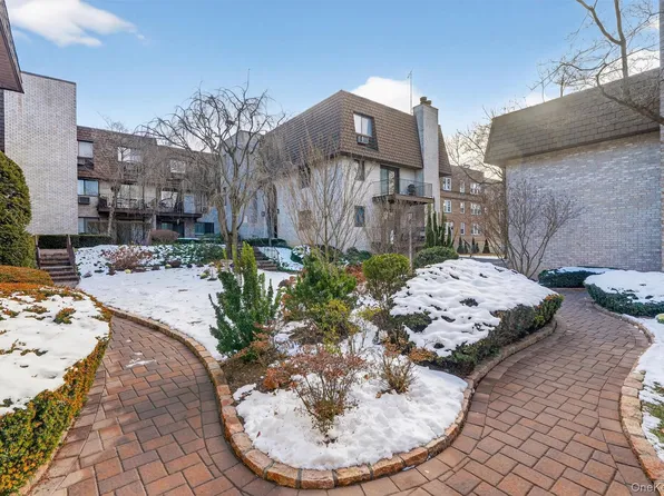 89 N Broadway #213, White Plains, NY 10603