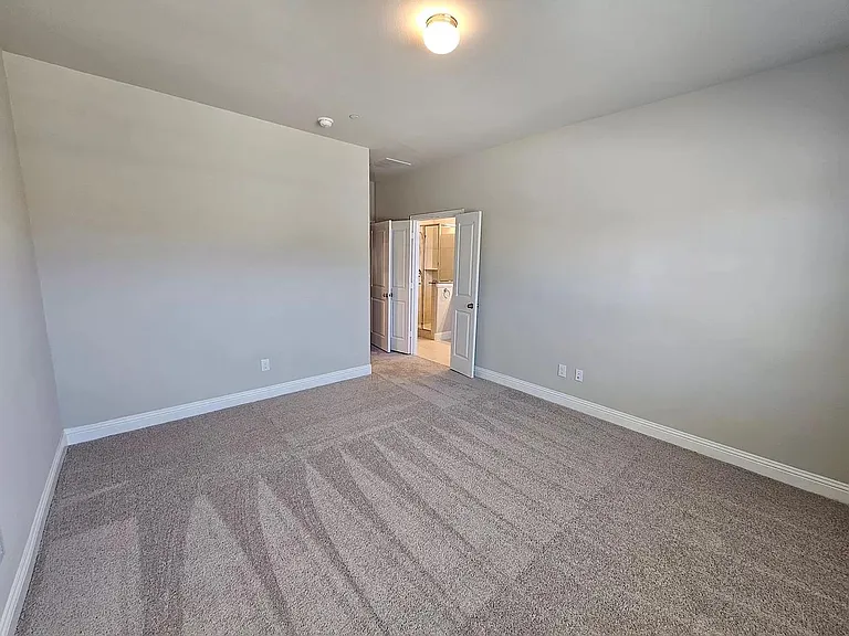 549 Hutchinson Ln — Photo 10