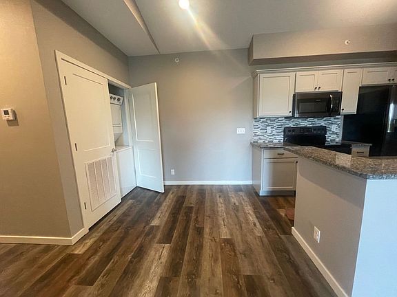 5th image of 325 Majestic Dr #335