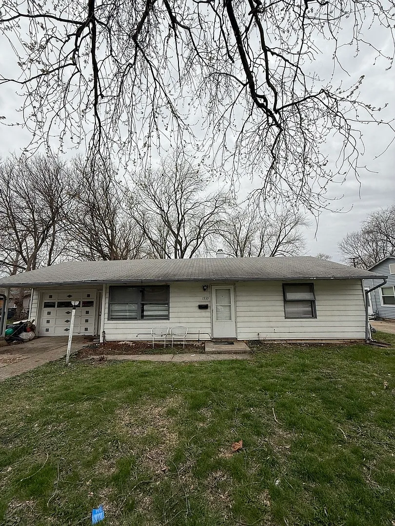 1939 E Spruce St photo 1