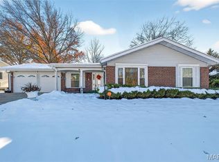 1860 Arrowpoint Dr, Saint Louis, MO 63138