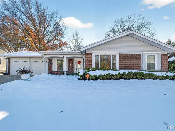 1860 Arrowpoint Dr, Saint Louis, MO 63138