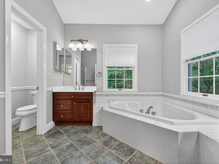 6601 Colchester Rd — Photo 38