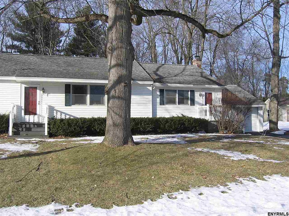 1st image of 4 Brookwood Dr
