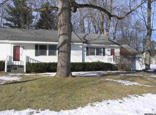 4 Brookwood Dr, Glenville, NY 12302
