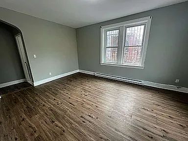 2nd image of 408 Leslie St #1A