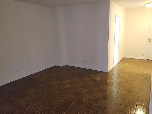 Rented by Manhattan Apartment Organization | media 69