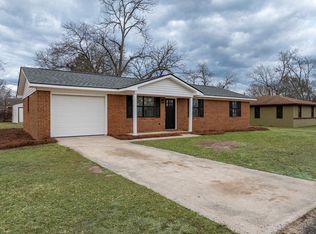 114 Taylor Cir, Fitzgerald, GA 31750