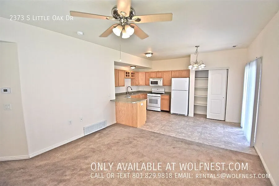 3 bed, 2.5 bath, 1321 sqft, $2,010 — Photo 2