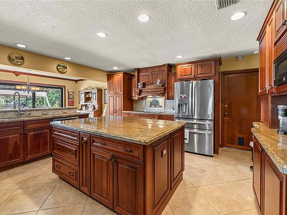 4th image of 10651 SW 27th St