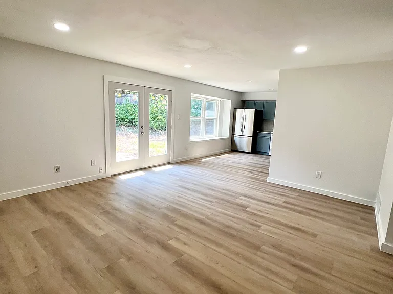 813 Panay Way Dr — Photo 16