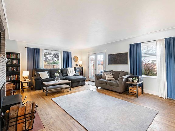 5th image of 803 4th St NE #4
