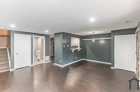4th image of 2305 Greenwood Dr