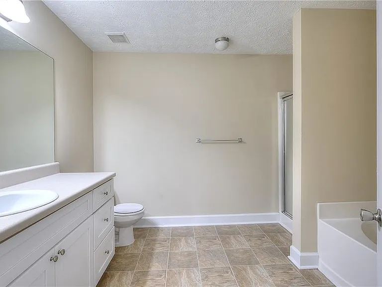 453 Tara Commons Cir — Photo 4
