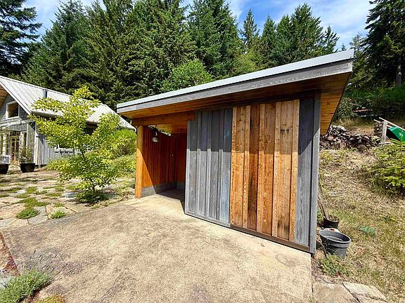 5th image of 1572 Mountain Rd