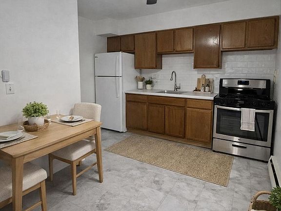 3rd image of 364 Westwood Ave APT 5