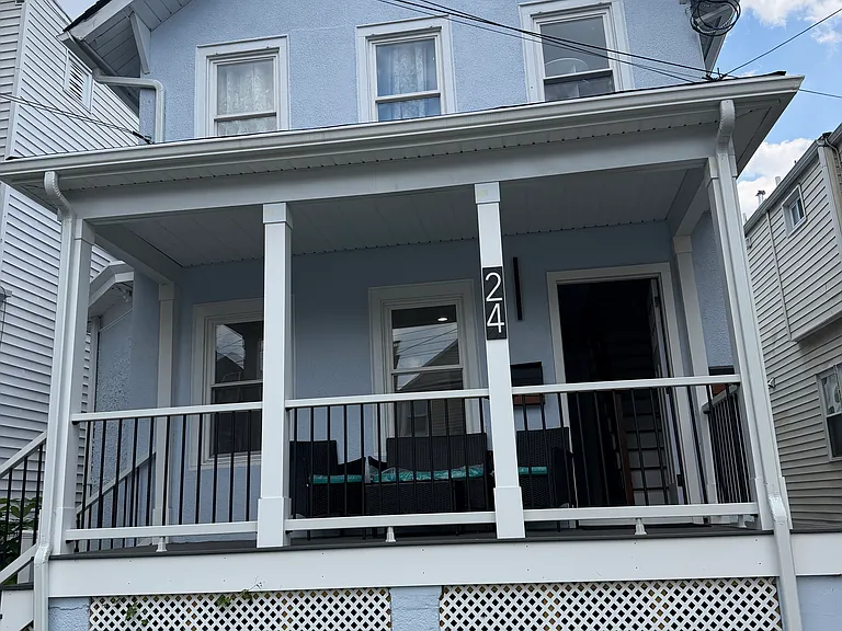 24 Dean St — Photo 2