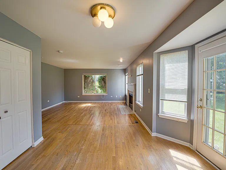 2464 Blue Spruce Ln — Photo 8