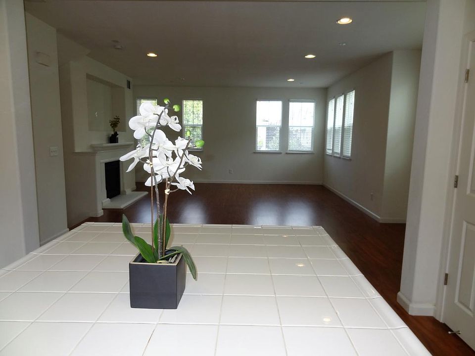 Kitchen island to livingroom