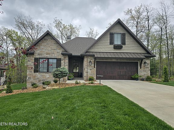 2nd image of 67 Oak Leaf Cir