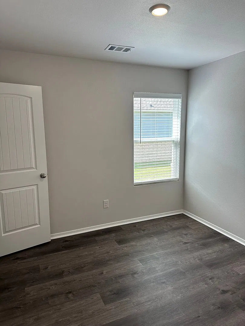 Pre-Leasing Now in White Tail Crossing: Beautiful 3-Bedroom Home with Fully Fenced Backyard! — Photo 4