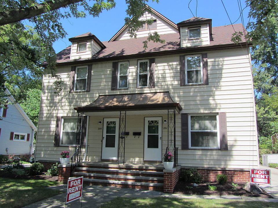 Front with common porch