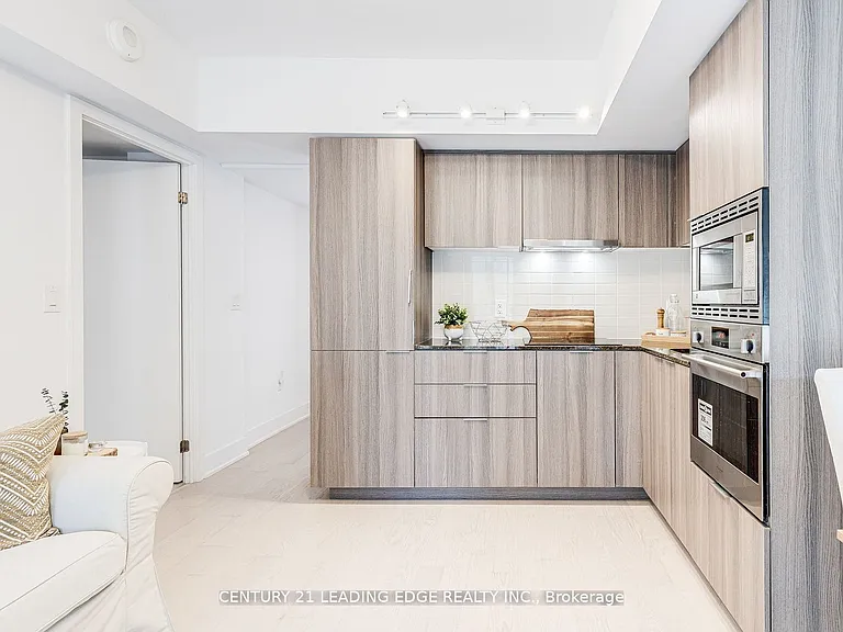 955 Bay St #913 — Photo 7