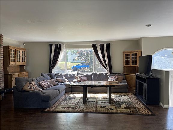 4th image of 3731 Fowlie Cres
