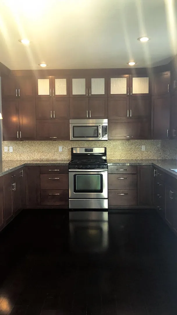 1700 Lawton - MMM — Photo 3