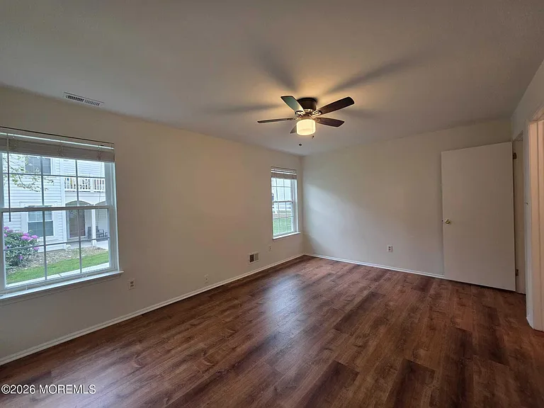 129 Tulip Ln — Photo 9
