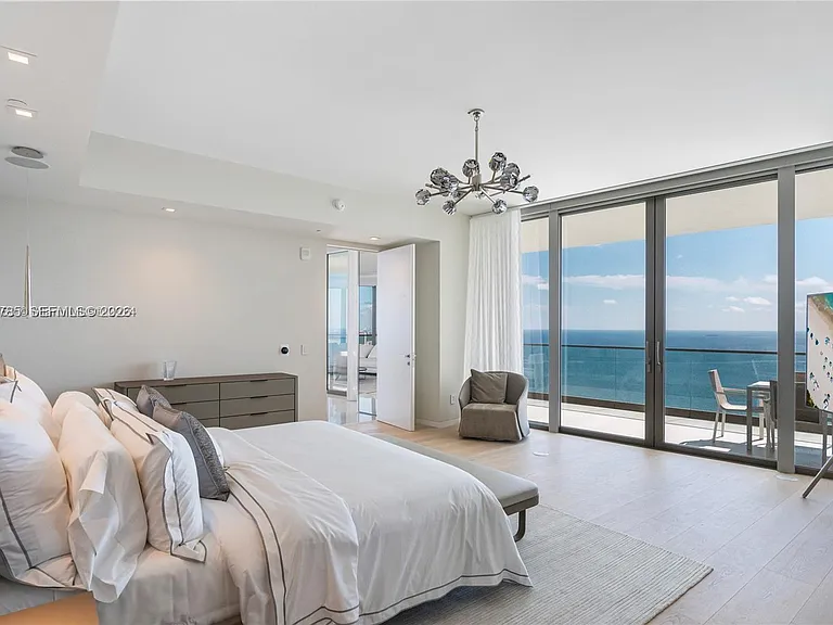18975 Collins Ave #4600 — Photo 9