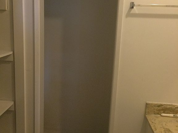5th image of 6041 Whitsett Ave APT 104