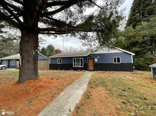 494 W Barnes Lake Rd, Columbiaville, MI 48421