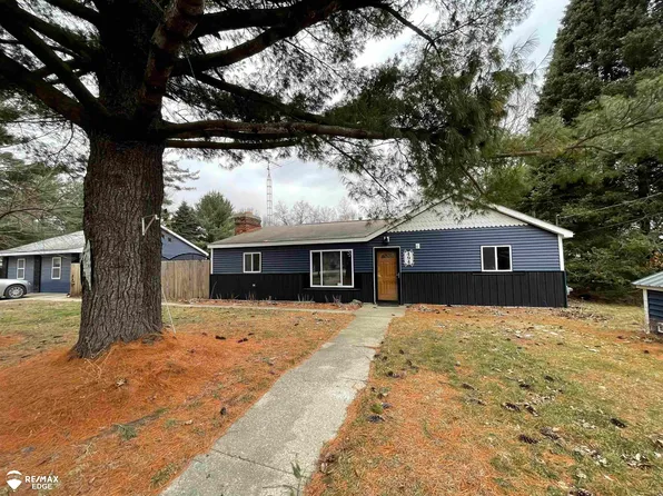 494 W Barnes Lake Rd, Columbiaville, MI 48421
