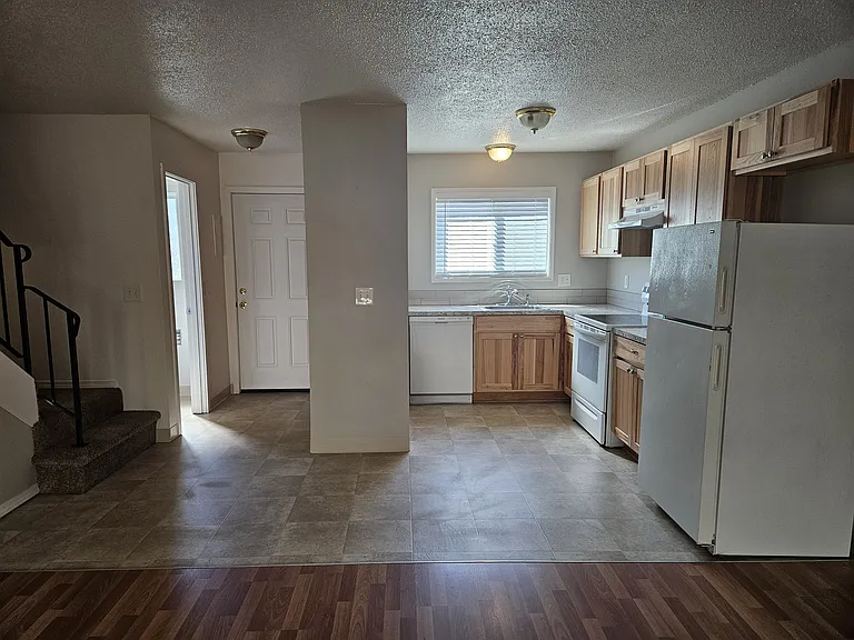 Kitchen & entry view