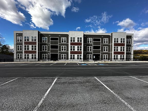 2nd image of 3445 Lee Hwy #101
