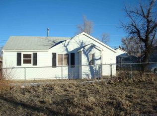215 N 3rd Ave, Mills, WY 82604