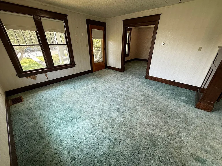825 N Broadway Ave. — Photo 10