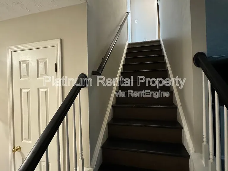 1823 Broadway St — Photo 14
