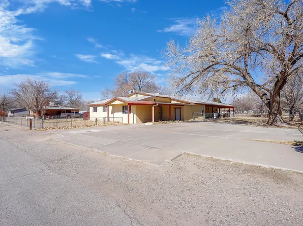 2115 Raven Ln SW, Albuquerque, NM 87105